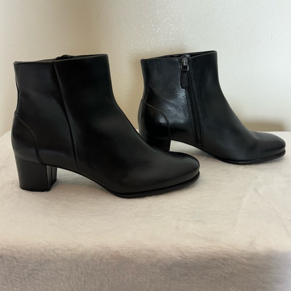 Ecco Black Leather Ankle Boots Side Zip Size 40